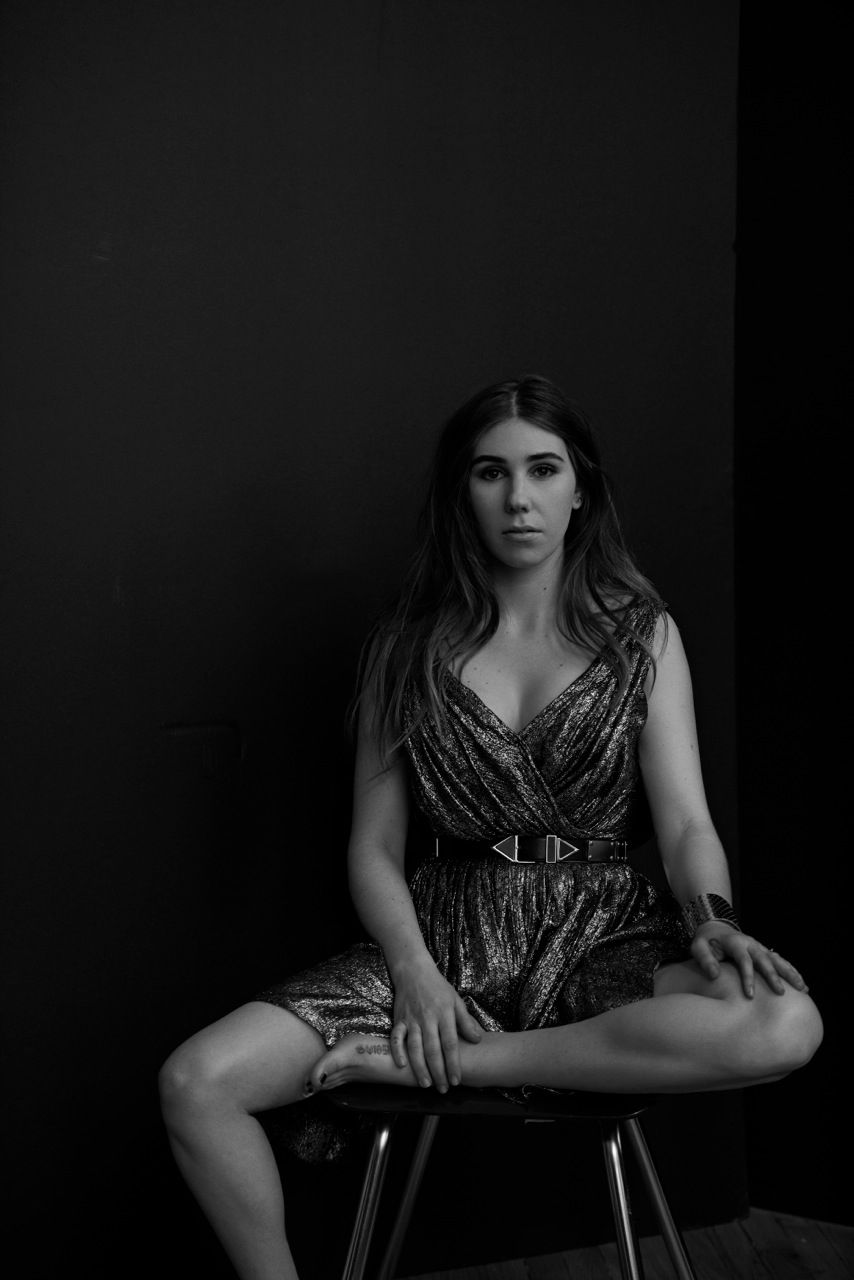 Zosia Mamet. 