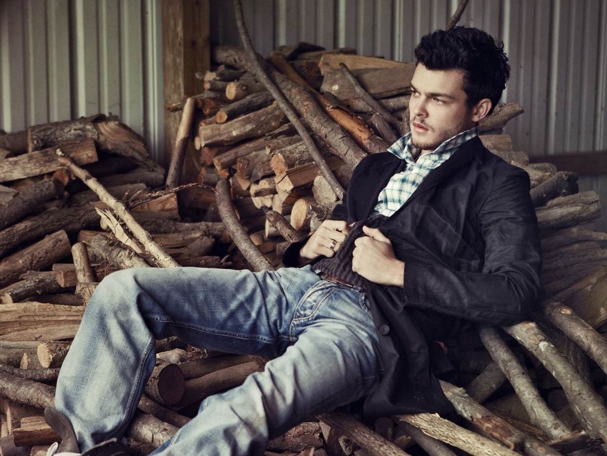 Alden Ehrenreich. 