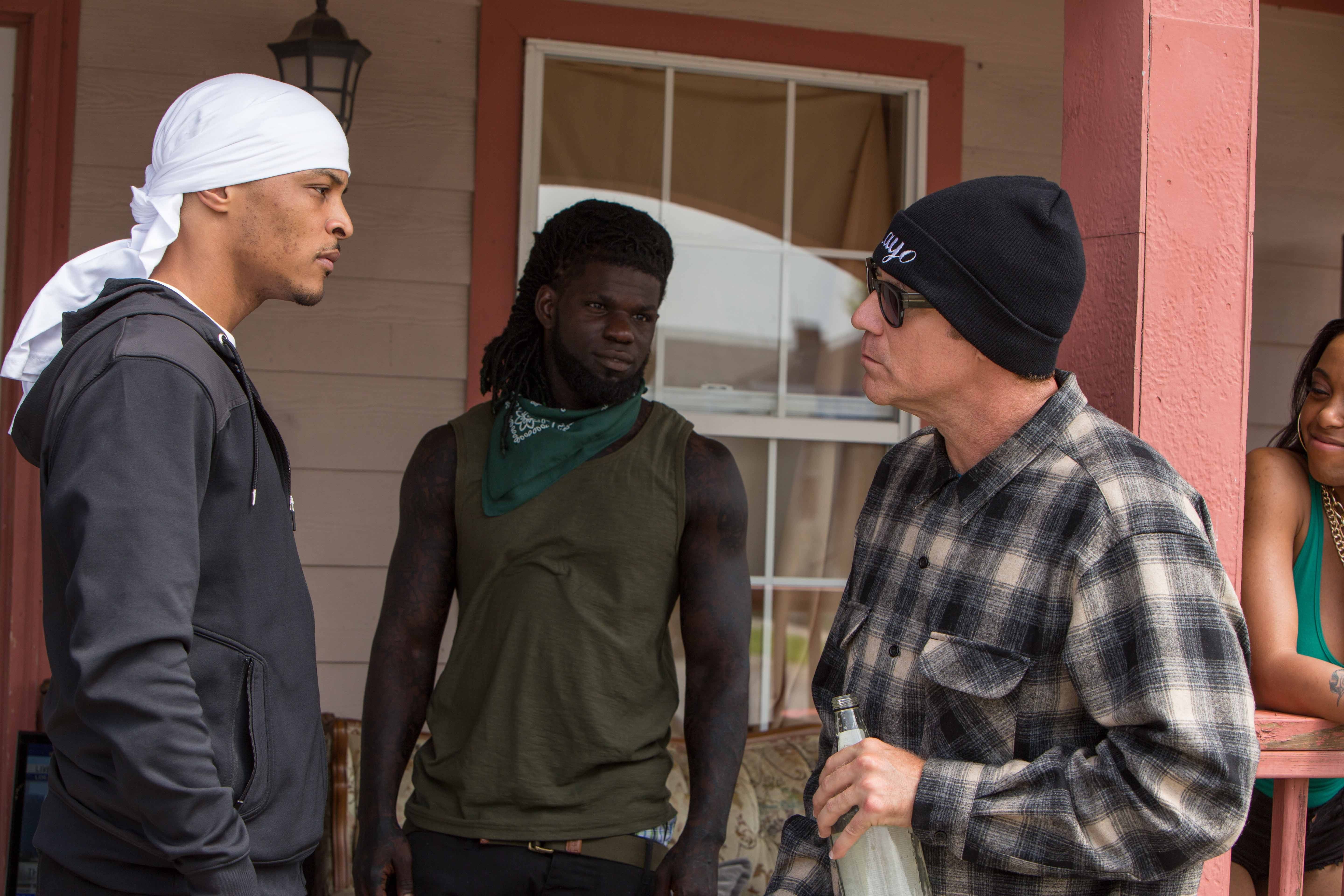 Крепись! фильм 2015. Комедия с кевином хартом крепись. Don t get hard. Кевин харт крепись. Доминик перри крепись.