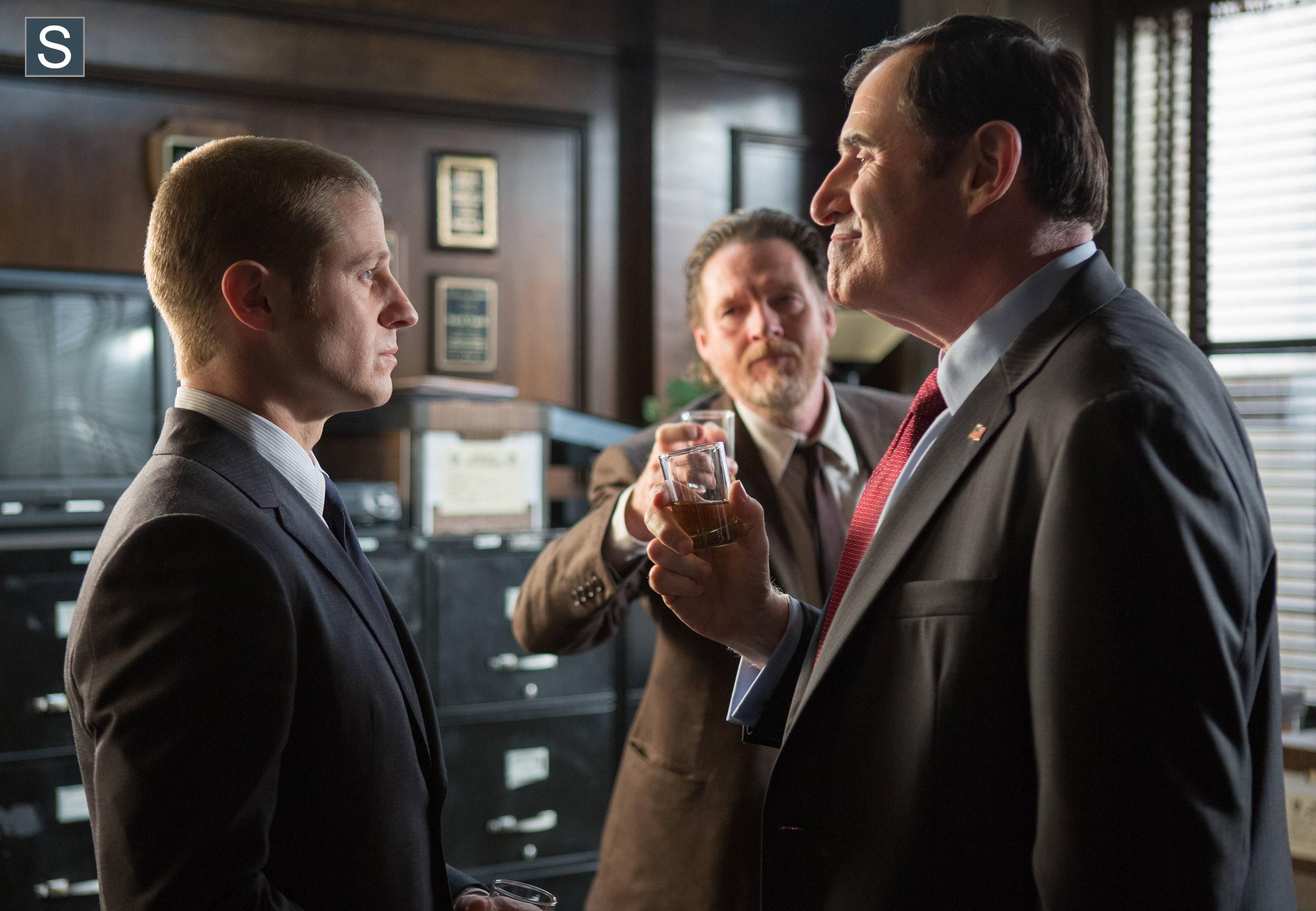 В. Джеймс гордон готэм. Дата выхода готэм 6. Сериал джокер готэм 1 сезон 1. Дата выхода готэм 6.