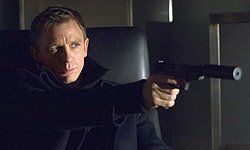Агент 007 готовится к следующему заданию