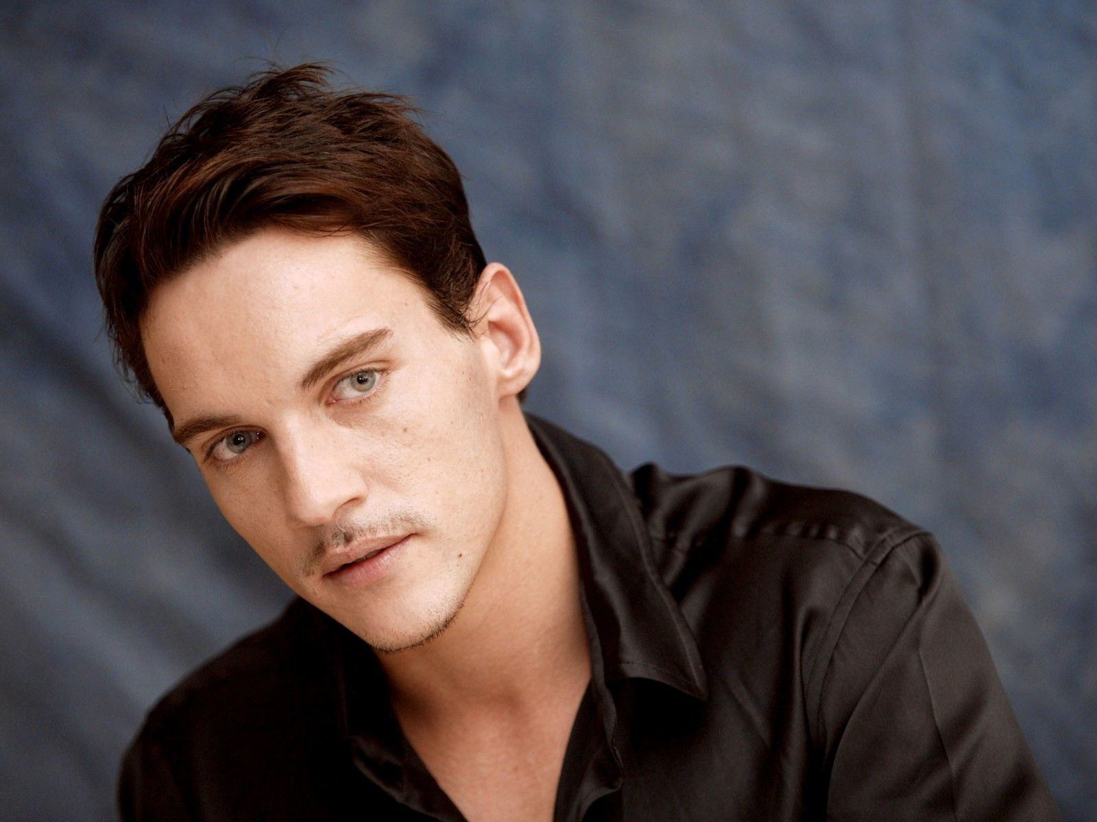 Джонатан рис майерс. Риз Майерс. Jonathan Rhys Meyers. Джонатан рис Майерс 2022. Джонатан Риз Майерс киноактёр.