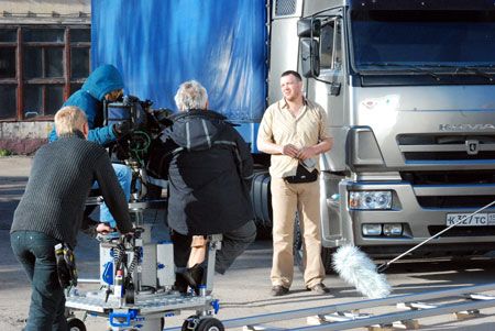 дальнобойщики 2 сериал с 2004 г. съемки сериала дальнобойщики за кадром. дальнобойщики 2 сериал съёмки. владислав галкин дольнобольщики. как снимали дальнобойщики.