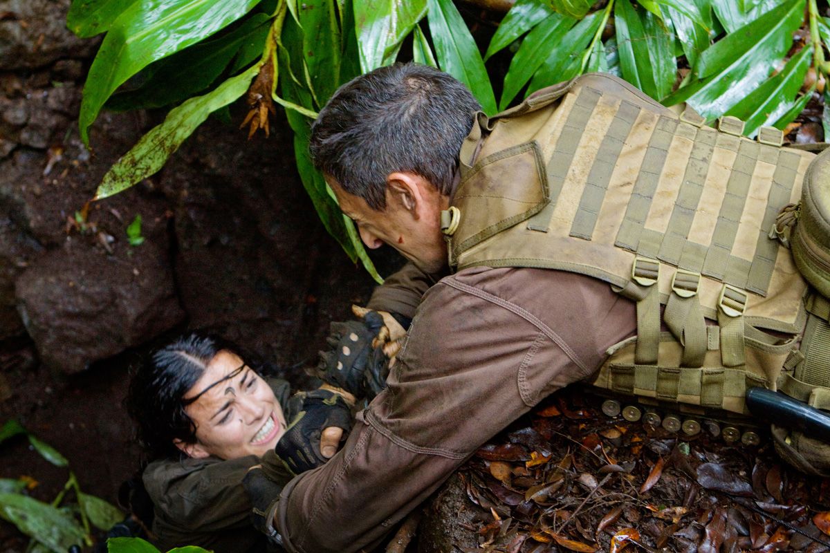 Хищный человек. Хищный человек. Хищник предатор классический 2010. Человек и животное. Лицо наполовину животное.
