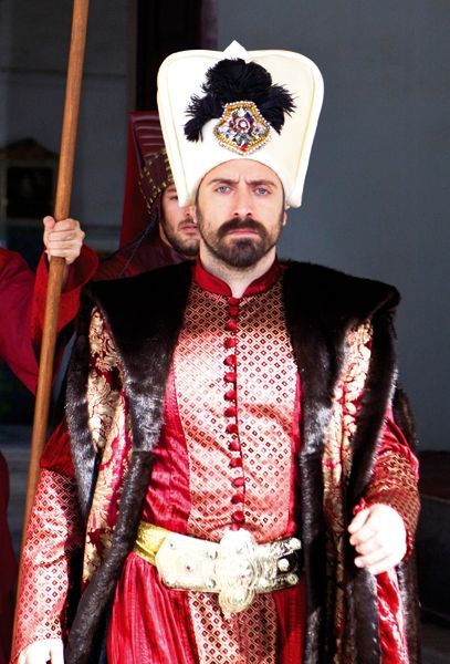 http://www.kinogallery.com/linlex_thumbs/phpthumb_cache/kinogallery.com-magnificent-age-tur-126-q-100.jpg