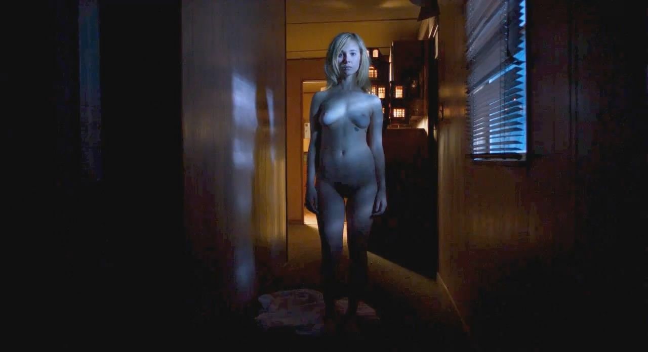 Juno Temple Nude Photos Clearly Show Off Her Crotch