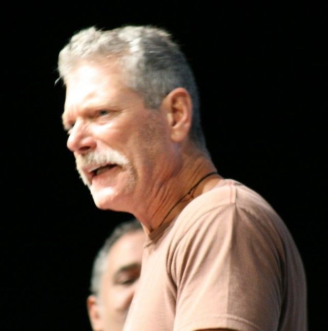 Stephen Lang. 