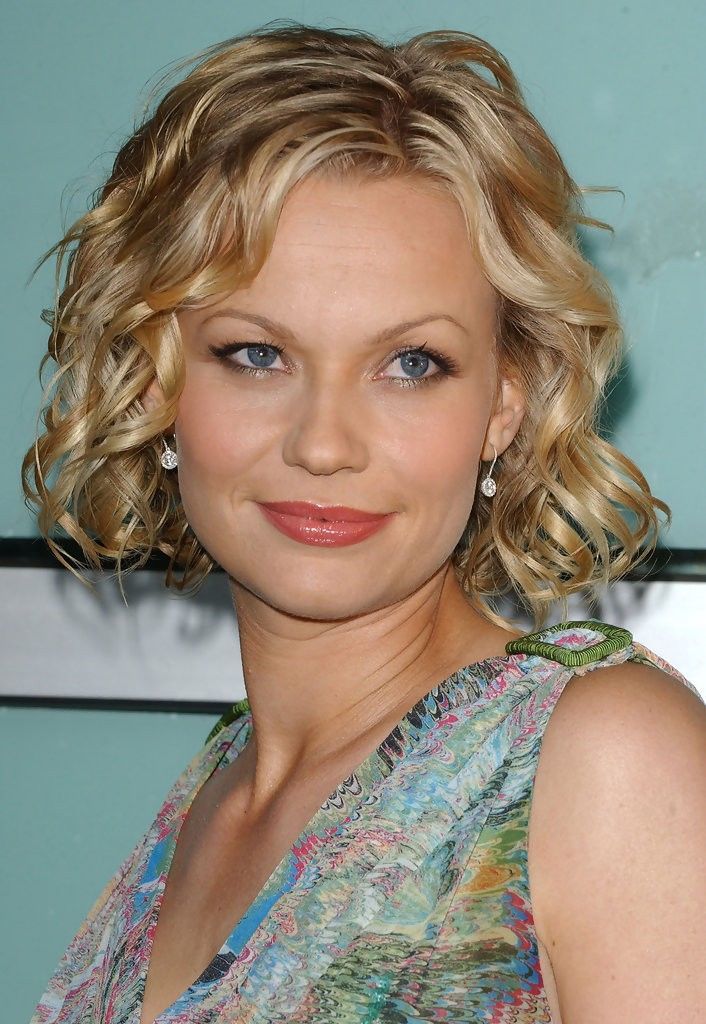 Samantha Mathis. 