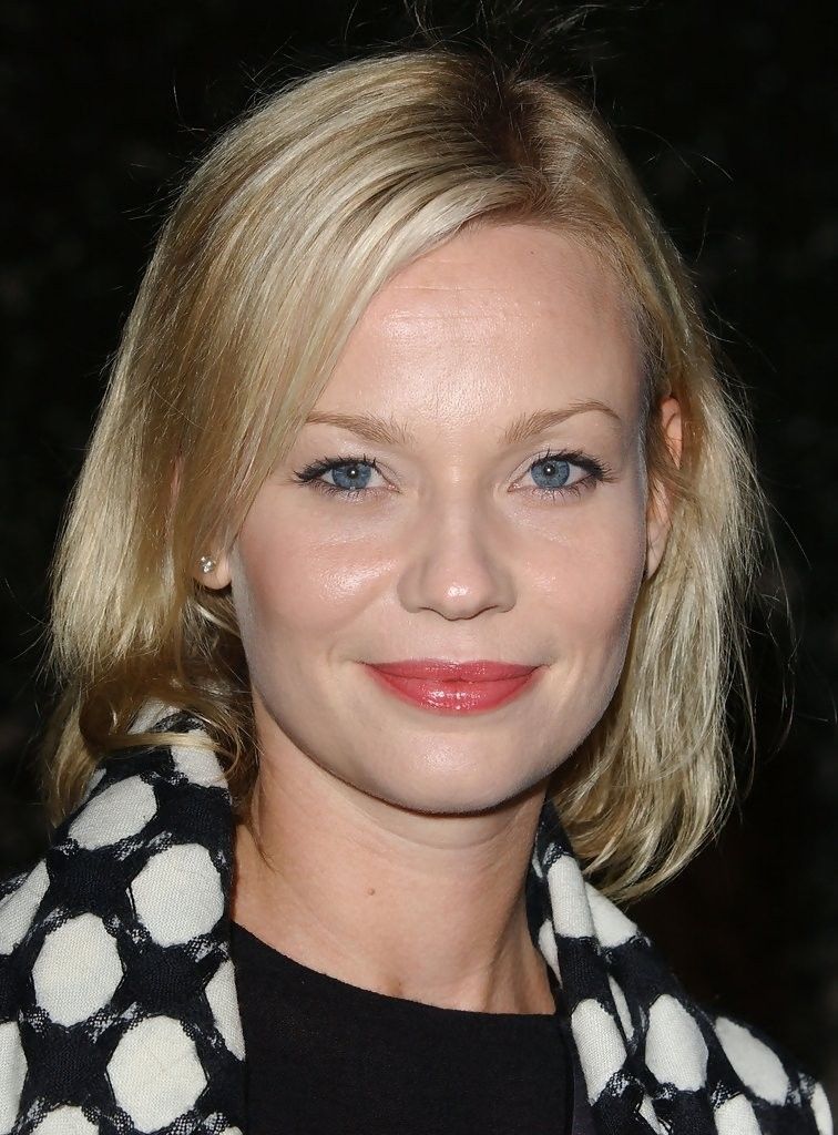 Samantha Mathis. 