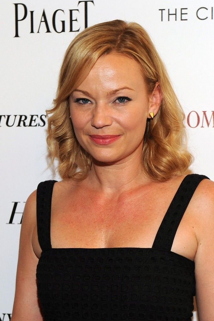 Samantha Mathis. 