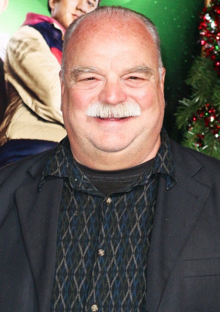 Richard Riehle. 