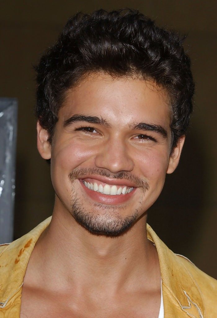 Steven Strait. 