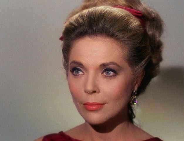 Barbara Bain. 