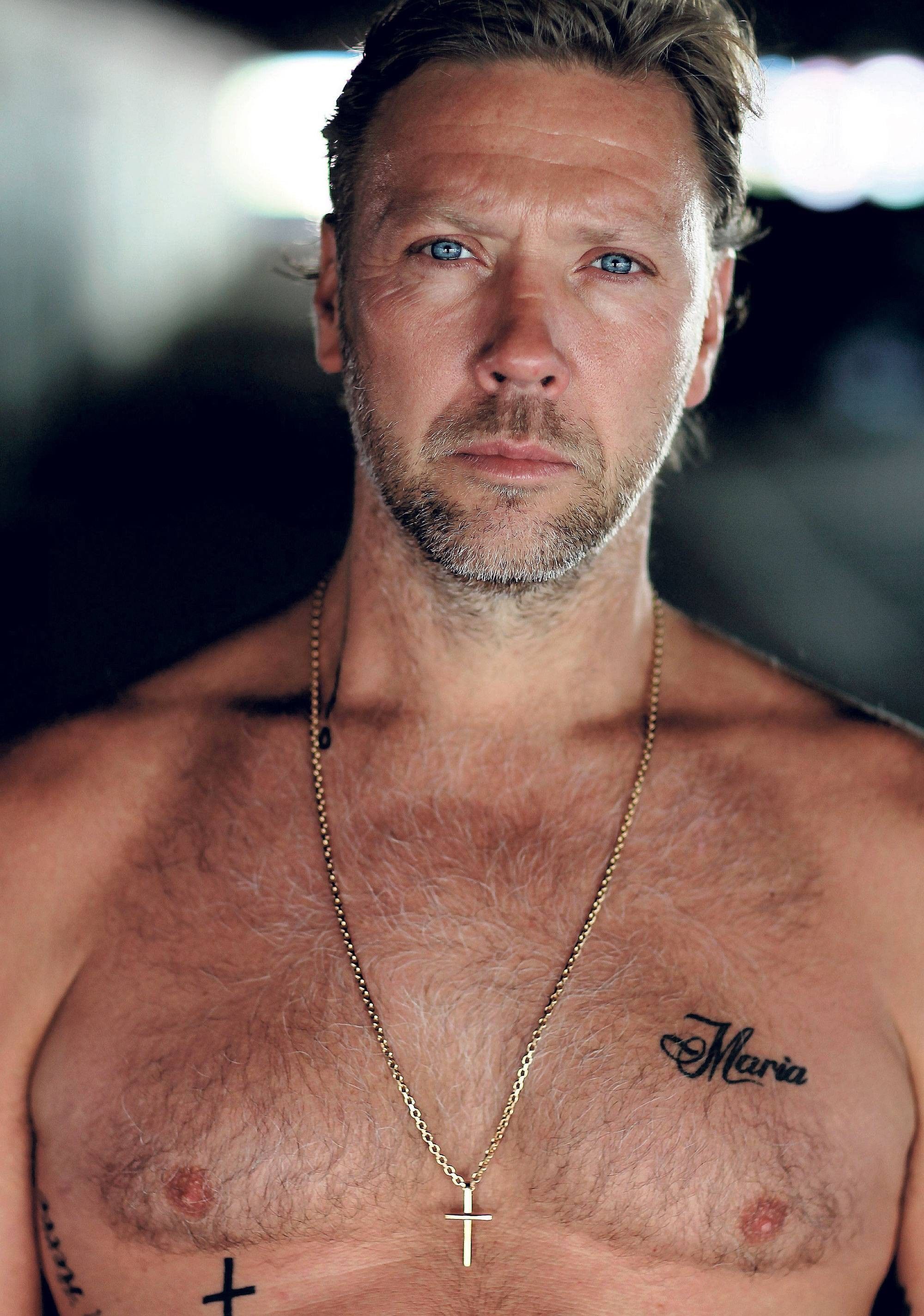 Mikael Persbrandt. 