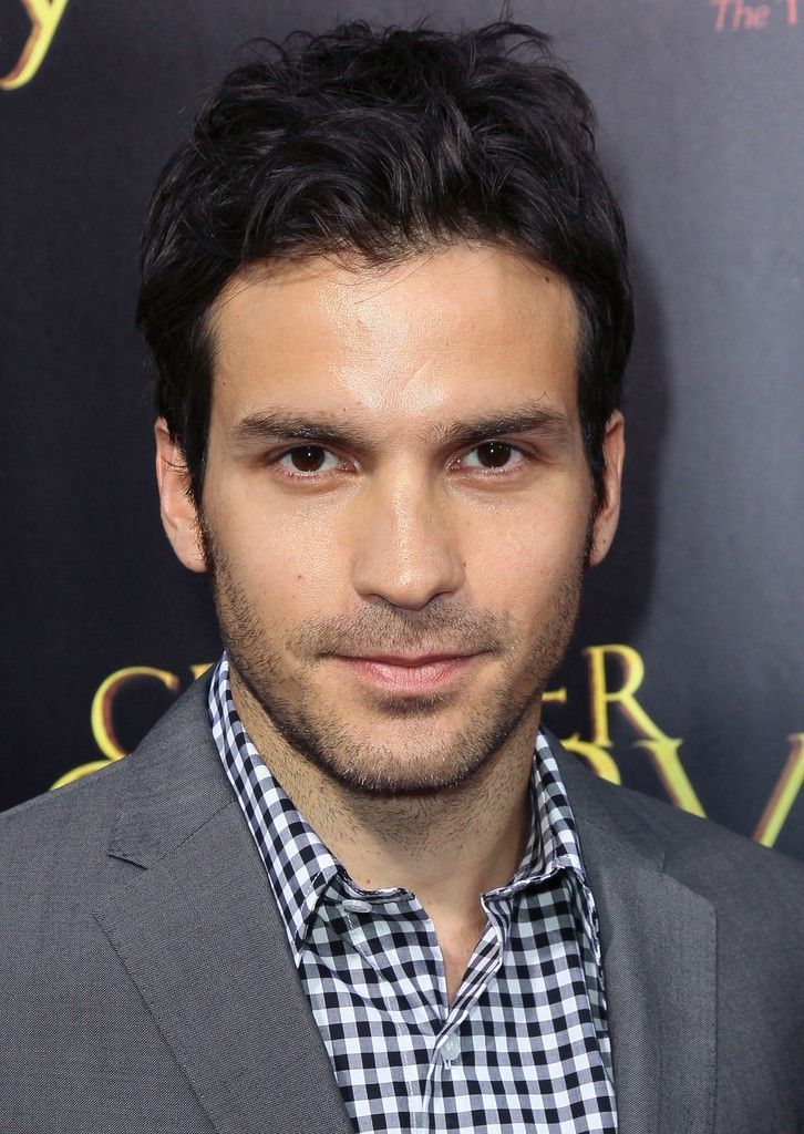 Santiago Cabrera. 