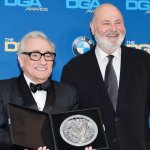 Мартин Скорсезе вспоминает о Робе Райнере: «У него было прекрасное чувство необузданной свободы»

Мартин Скорсезе поделился воспоминаниями о Робе Райнере, который скончался на днях. В своем заявлении он отметил, что Райнер обладал уникальным даром создавать фильмы, которые были не только развлекательными, но и глубоко человечными. 

«Он умел передавать эмоции и делать это с такой легкостью, что зрители не могли не сопереживать героям его фильмов», — сказал Скорсезе. Режиссер добавил, что Райнер всегда стремился к свободе в своем творчестве, что позволяло ему экспериментировать и находить новые подходы к повествованию.

Скорсезе также вспомнил о том, как они работали вместе, и подчеркнул, что Райнер был не только талантливым режиссером, но и настоящим другом. «Его смех и энергия всегда поднимали настроение, и он умел вдохновлять окружающих», — отметил он.

Роб Райнер, известный своими культовыми фильмами, такими как «Когда Гарри встретил Салли» (When Harry Met Sally) и «Молодой Шерлок Холмс» (Young Sherlock Holmes), оставил значительный след в киноиндустрии. Скорсезе выразил надежду, что наследие Райнера будет жить в сердцах зрителей и будущих поколений кинематографистов.