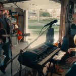 Насколько история в фильме Song Sung Blue (Песня, спетая в голубом) является правдой? Вот что нужно знать.