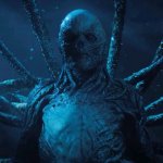 «Бездна»: объясняем раскрытие «Обратной стороны» в пятом сезоне «Очень странных дел» 

В пятом сезоне «Очень странных дел» (Stranger Things) зрители вновь погружаются в загадочный мир «Обратной стороны» (Upside Down). Этот параллельный мир, полный опасностей и тайн, продолжает оказывать влияние на события в Хокинсе. В новом сезоне мы получаем более глубокое понимание его природы и связи с персонажами.

Сюжетные линии развиваются, и мы видим, как герои сталкиваются с последствиями своих предыдущих действий. «Обратная сторона» становится не просто фоном для ужасов, но и важным элементом, который влияет на судьбы главных героев. В этом сезоне раскрываются новые аспекты этого мира, что добавляет интриги и напряжения в историю.

Создатели сериала продолжают удивлять зрителей, вводя неожиданные повороты и углубляя мифологию «Обратной стороны». Пятый сезон обещает быть не только захватывающим, но и полным эмоциональных моментов, которые заставят зрителей задуматься о том, что на самом деле происходит в Хокинсе и за его пределами.