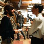 «Marty Supreme»: Как художник-постановщик Джек Фиск работал с Джошем Сафди над воссозданием Нью-Йорка 1950-х годов: «Он всегда опережал меня»

В процессе создания фильма «Marty Supreme» (Мартин Суприм) художник-постановщик Джек Фиск и режиссер Джош Сафди столкнулись с задачей воссоздания атмосферы Нью-Йорка середины XX века. Фиск, известный своими работами над такими фильмами, как «Мастер» и «Деревня», делится своим опытом работы над проектом и рассказывает о том, как Сафди вдохновлял его на новые идеи.

По словам Фиска, работа с Сафди была настоящим удовольствием. «Он всегда был на шаг впереди меня, что заставляло меня думать и искать новые решения», — говорит художник. Сафди, в свою очередь, ценил способность Фиска создавать уникальные пространства, которые не только соответствовали времени, но и передавали дух эпохи.

Фиск использовал множество архивных материалов и фотографий, чтобы точно воспроизвести детали, такие как уличные вывески и архитектурные элементы. «Каждая деталь имеет значение», — подчеркивает он. «Мы хотели, чтобы зрители почувствовали себя частью этого времени».

Сотрудничество между Фиском и Сафди стало примером того, как творческий процесс может привести к созданию поистине уникального произведения искусства, которое не только развлекает, но и погружает зрителей в атмосферу прошлого.