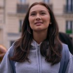 Почему история «Лето, когда я стала красивой» заканчивается в фильме, а не в четвертом сезоне

С выходом третьего сезона «Лето, когда я стала красивой» (The Summer I Turned Pretty) поклонники с нетерпением ждали продолжения истории. Однако создатели проекта решили, что финал будет представлен в формате фильма, а не в четвертом сезоне. Это решение вызвало много вопросов у зрителей.

По словам шоураннера, такое решение было принято для того, чтобы завершить сюжетные линии персонажей наиболее эффектным образом. Фильм позволит глубже раскрыть эмоции и отношения между героями, что невозможно было бы сделать в формате сериала. Кроме того, это даст возможность создать более масштабные сцены и использовать кинематографические приемы, которые недоступны в рамках телевизионного формата.

Создатели уверены, что фильм станет достойным завершением истории, которая полюбилась многим зрителям. Они хотят, чтобы финал оставил у поклонников яркие впечатления и завершил путешествие главных героев на высокой ноте.