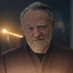 В сериале "Foundation" (Фонд) персонаж Хари Селдон напомнил Джареду Харрису о пугающем научно-фантастическом произведении. 

Актер, исполняющий роль Селдона, поделился своими мыслями о том, как его персонаж, гениальный математик и предсказатель, сталкивается с ужасами, которые могут произойти в будущем. Харрис отметил, что работа над ролью требует глубокого погружения в философские и этические вопросы, которые поднимает оригинальная книга Айзека Азимова. 

По словам актера, "Foundation" не просто рассказывает о научной фантастике, но и исследует сложные темы, такие как судьба, свобода воли и последствия человеческих действий. Эти аспекты делают сериал не только увлекательным, но и заставляют зрителей задуматься о будущем человечества.