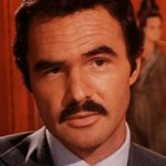 Почему Берт Рейнолдс отказался от роли Джеймса Бонда

Берт Рейнолдс, один из самых известных актеров своего времени, мог бы стать Джеймсом Бондом, если бы не его собственные сомнения и обстоятельства. В интервью, которое стало доступно, Рейнолдс рассказал о том, как он получил предложение сыграть легендарного агента 007, но в итоге решил отказаться от этой возможности.

По словам актера, он не чувствовал, что подходит для этой роли. Рейнолдс объяснил, что у него были свои представления о том, каким должен быть Бонд, и он не видел себя в этом образе. Кроме того, он отметил, что в тот момент его карьера развивалась в другом направлении, и он не хотел рисковать своим имиджем, принимая участие в таком знаковом проекте.

Рейнолдс также упомянул, что его решение было связано с тем, что он не хотел стать частью франшизы, которая, по его мнению, могла бы ограничить его творческую свободу. В итоге роль досталась Шону Коннери, который стал иконой в образе Джеймса Бонда, а Рейнолдс продолжил свою карьеру, снимаясь в других успешных фильмах.

Таким образом, отказ Рейнолдса от роли Бонда стал одним из тех решений, которые изменили ход истории кино, оставив за собой множество вопросов о том, как мог бы выглядеть агент 007 в исполнении этого талантливого актера.