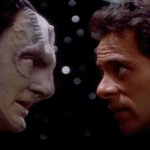 Андрю Робинсон, сыгравший Гарака в "Звездном пути", создал и подчеркнул влечение своего персонажа к доктору Баширу из "Глубокого космоса 9".