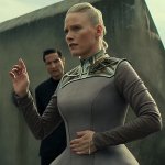 5 самых значительных связей между "Основанием" Исаака Азимова и его книгами о роботах

Исаак Азимов — один из самых влиятельных авторов научной фантастики, и его работы о роботах и "Основание" (Foundation) часто рассматриваются как ключевые элементы его литературной вселенной. Несмотря на то, что эти две серии могут показаться независимыми, между ними существует множество интересных связей.

1. **Общие темы**  
Обе серии исследуют темы разума, этики и будущего человечества. В "Основании" Азимов рассматривает, как научные знания могут помочь в предсказании и управлении историческими событиями, в то время как его книги о роботах поднимают вопросы о морали и ответственности искусственного интеллекта.

2. **Психоистория и робототехника**  
В "Основании" центральной концепцией является психоистория — наука, которая использует статистику для предсказания поведения больших групп людей. В книгах о роботах Азимов также исследует, как технологии могут влиять на общество, особенно через законы робототехники, которые регулируют поведение машин.

3. **Персонажи и их развитие**  
Некоторые персонажи из "Основания" и книг о роботах пересекаются или имеют схожие черты. Например, такие персонажи, как Гэри Селдона и робот Дэниел Оливоу, демонстрируют схожие качества гениальности и стремления к пониманию человеческой природы.

4. **Философские размышления**  
Обе серии поднимают философские вопросы о свободе воли и предопределении. В "Основании" Азимов задается вопросом, могут ли люди изменить свою судьбу, а в книгах о роботах исследуется, как машины могут принимать решения, основываясь на своих программных ограничениях.

5. **Влияние на научную фантастику**  
Работы Азимова оказали значительное влияние на жанр научной фантастики в целом. Его идеи о роботах и психоистории вдохновили множество авторов и создателей, что сделало его произведения не только классикой, но и основой для будущих исследований в области технологий и общества.

Таким образом, "Основание" и книги о роботах представляют собой взаимосвязанные элементы одной большой научно-фантастической вселенной, где идеи о будущем, технологиях и человеческой природе переплетаются и дополняют друг друга.