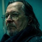 Мик Херрон восхищен Гэри Олдменом в роли Джексона Лэмба: «Он идеально передал сложный характер шпионского лидера и аутсайдера»