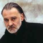 Ушёл из жизни Бела Тарр: венгерский гений кино, создатель «Сатантанго» и «Гармонии Веркайнстера», покинул нас на 70-м году жизни.