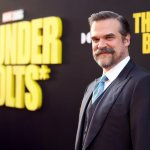 Дэвид Харбор покинул драму Тони Гилроя «Behemoth!» — что стало причиной его ухода?