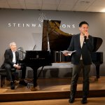 Стивен Шварц поделился секретами создания песен «No Place Like Home» и «The Girl in the Bubble» из мюзикла «Wicked: For Good» и исполнил их для зрителей.