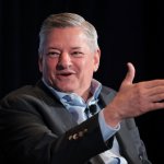 Netflix изменяет правила игры: фильмы Warner Bros. будут в кинотеатрах целых 45 дней перед переходом на стриминг! Новый шаг для поддержки киноиндустрии и привлечения зрителей.