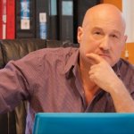 Умер режиссер Марка Джонса, создателя культовых фильмов «Лепрекон» и «Румпельштильцхен», в возрасте 72 лет.