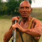 "28 лет спустя: Келсон Ральф Файнс находит новое хобби в Храме костей – неожиданная страсть, которая его вдохновляет!"