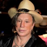 Микки Рурк грозит расплатой за «мошенничество» с краудфандингом, связанным с его именем: кто станет жертвой его гнева?