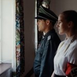 "«Ариан Пейперс»: Мощное исследование Холокоста, погружающее в ужасные реалии выживания еврейской семьи под нацистской оккупацией"