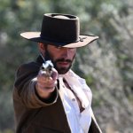 "Арми Хаммер возвращается: медленный и диалоговый фильм Frontier Crucible вызывает смешанные впечатления"