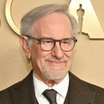 Стивен Спилберг поддержал Досона Лири: пожертвовал 25 000 долларов на помощь Джеймсу Ван Дер Бику