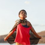 Аллан Дебертон и Лазаро Рамос представили клип к бразильской драме «Мир Гугу» о queer-молодежи перед премьерой на Берлинском кинофестивале.