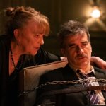 "Обзор фильма 'Сумасшедшая бабушка': Кармен Маура в роли опасной пенсионерки с раскалённым железом"