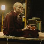 "Bugonia": Почему этот фильм должен стать обладателем Оскара за лучший фильм и изменить ваше представление о кино!